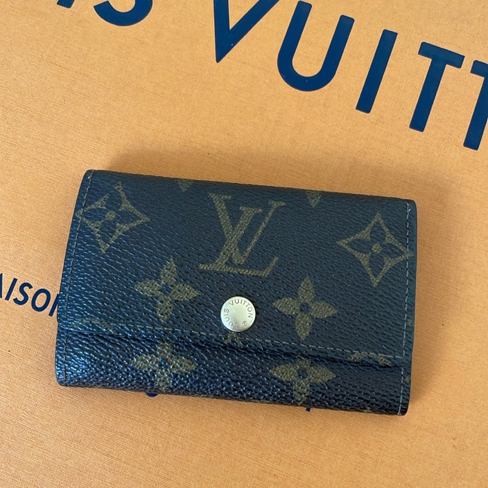 Louis Vuitton Monogram Key holder